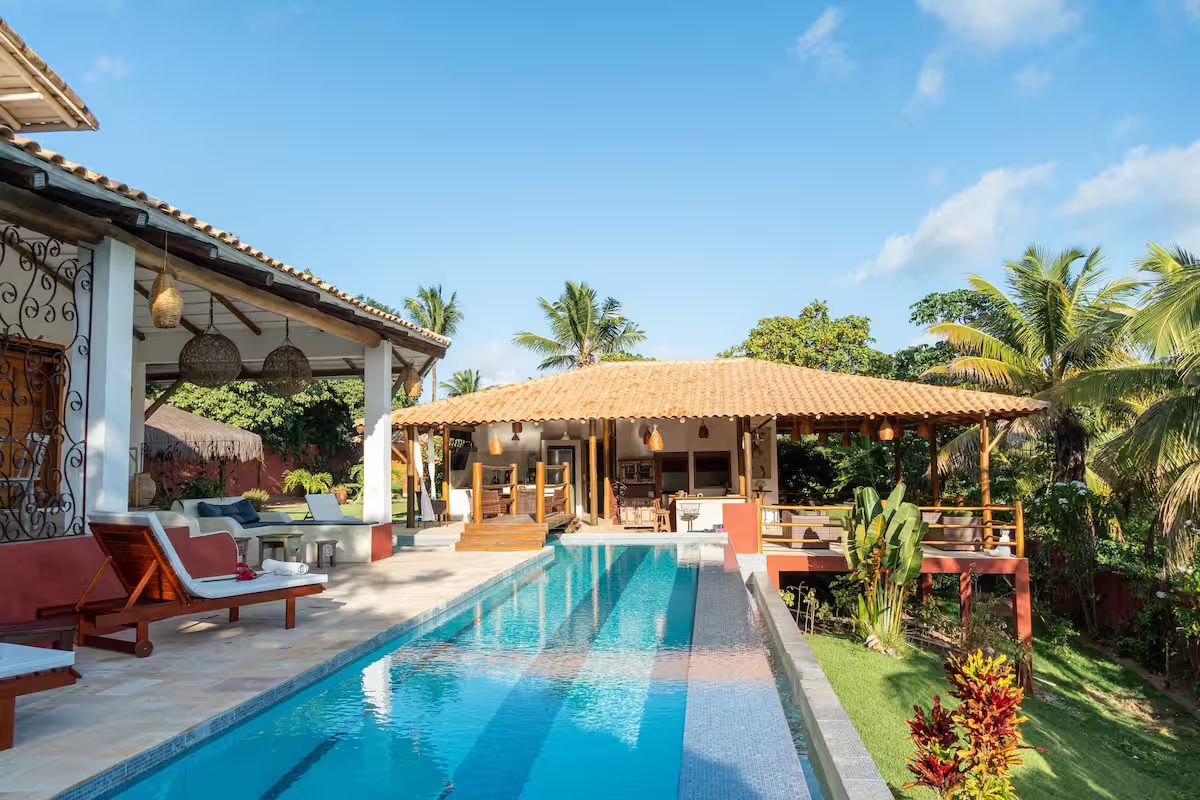 La villa y la piscina