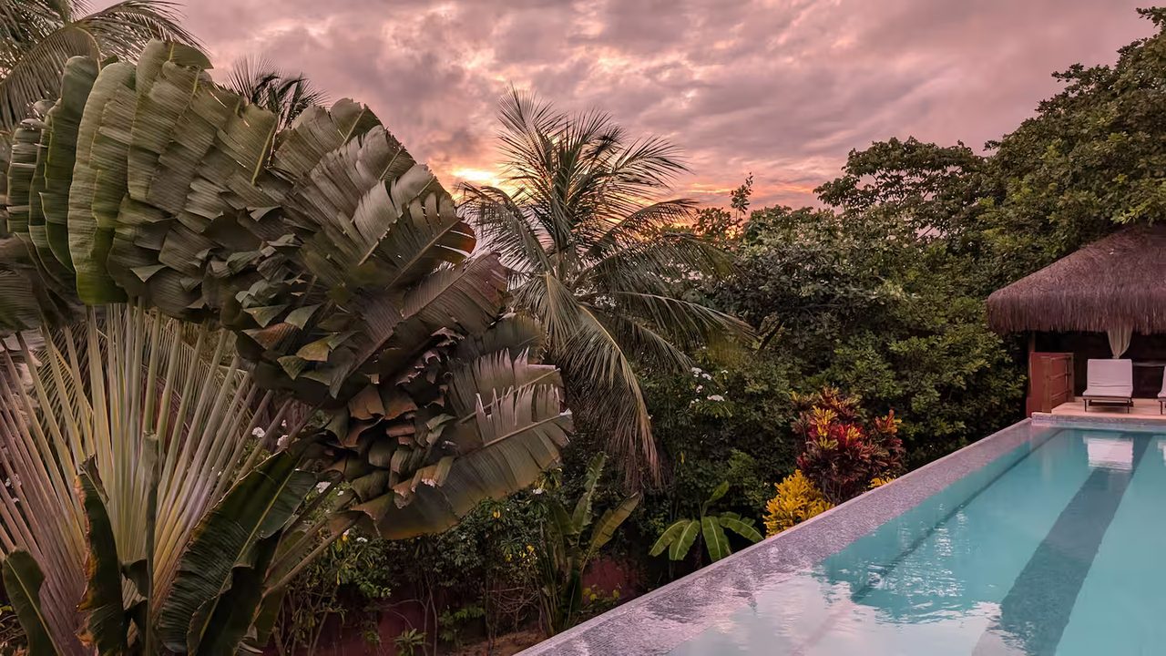 Piscina al atardecer